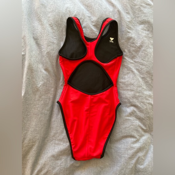 **SOLD** Reversible red/black TYR swimsuit - Picture 4 of 11